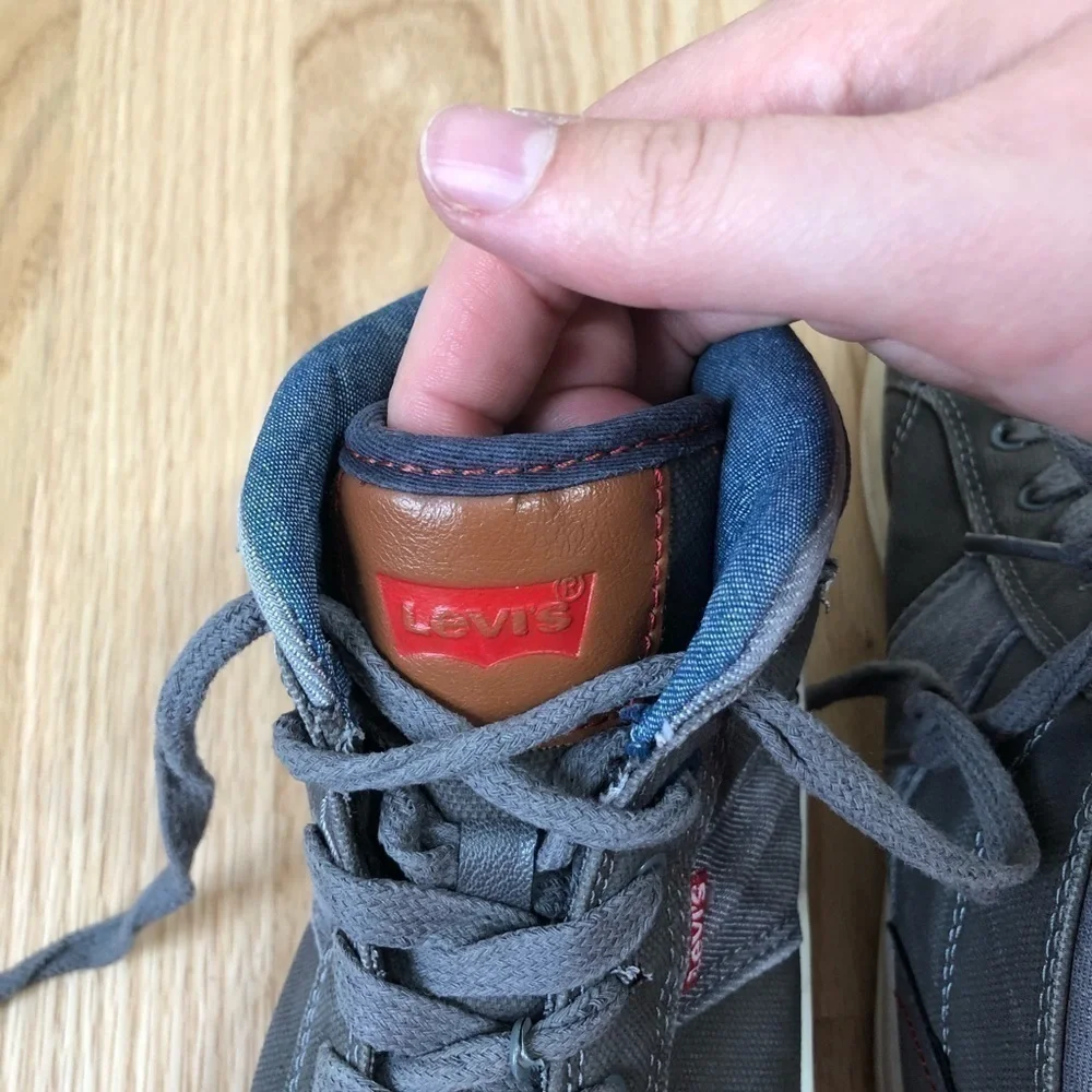 Levi’s Kids Gray Blue Midtop Sneakers Sz 6